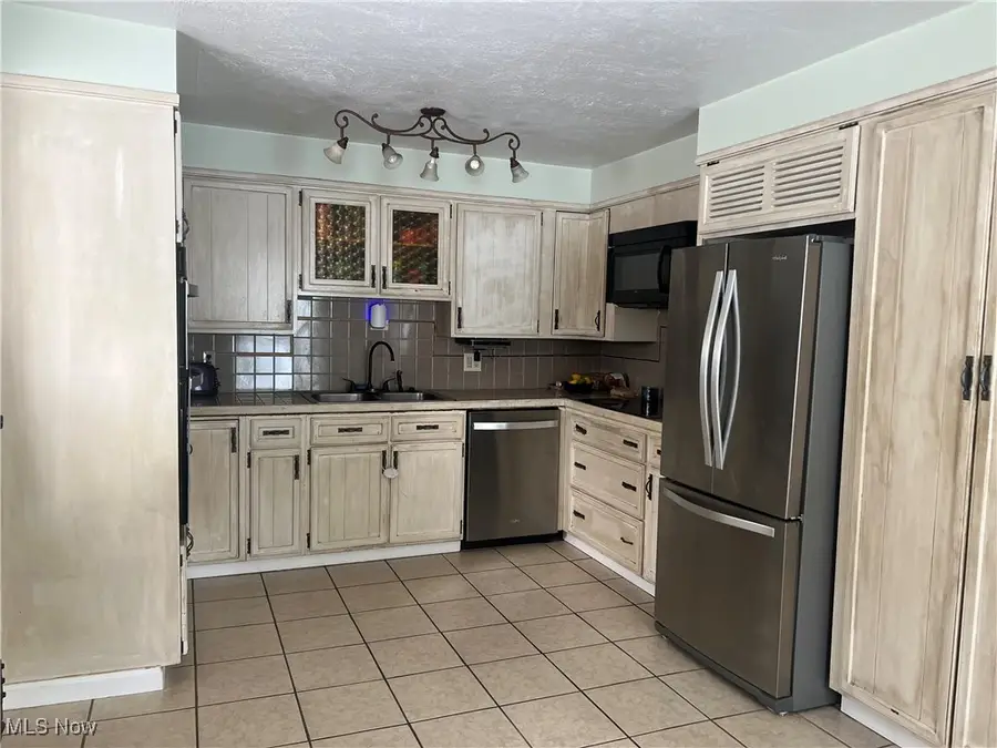 240 Warner Road, Hubbard, OH 44425 - Image #3