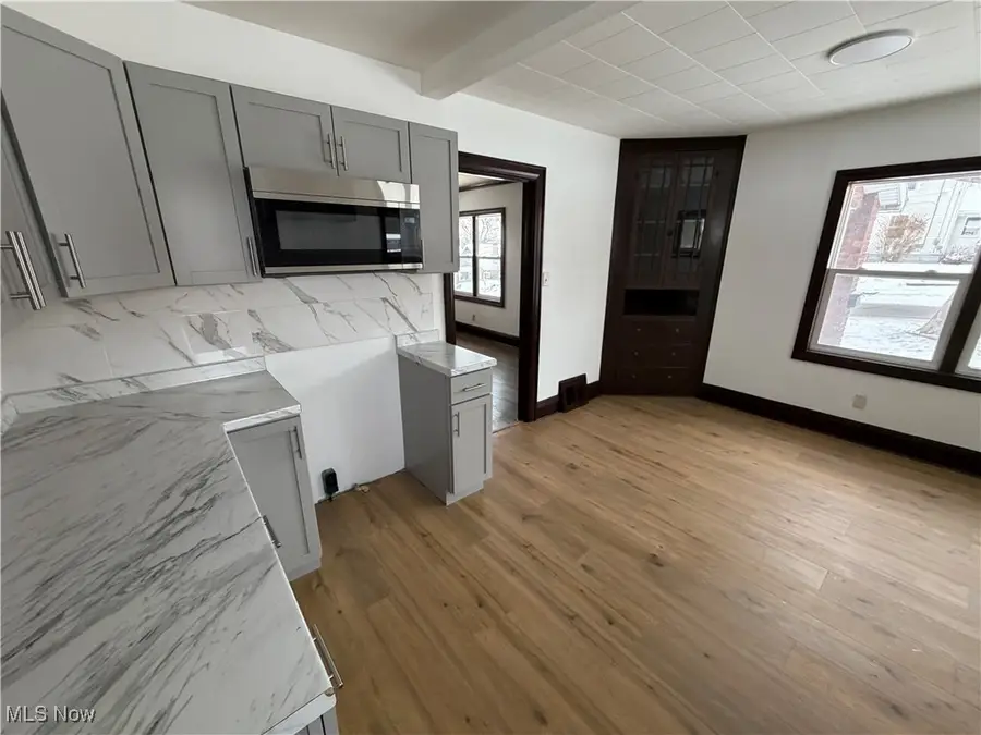 194 E Baird Avenue, Barberton, OH 44203 - #3