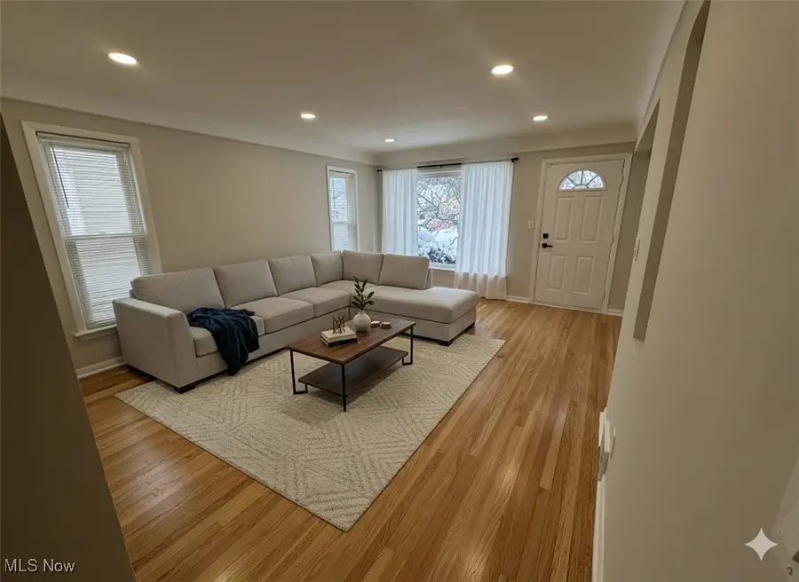 8321 Wainstead Drive, Parma, OH 44129 - Image #3