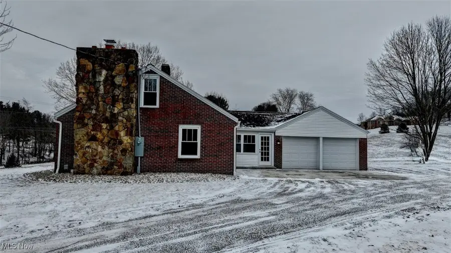 4295 Blacksnake Hill Ne Road, Dover, OH 44622 - Image #2