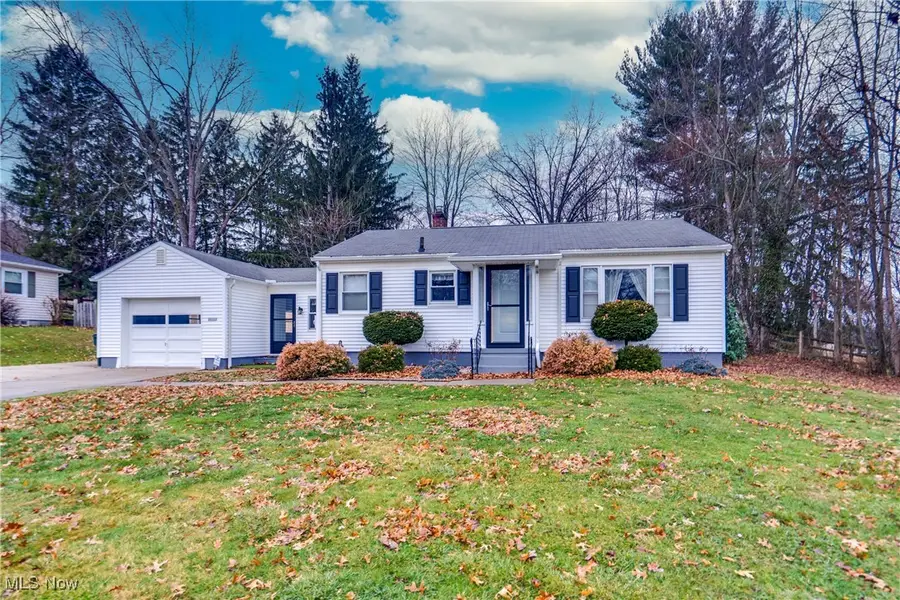 12855 Redwood Nw Avenue, Uniontown, OH 44685 - Image #2