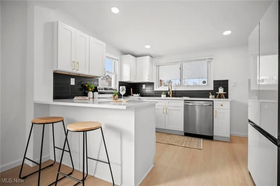 790 Kenilworth Avenue, Sheffield Lake, OH 44054 - #2