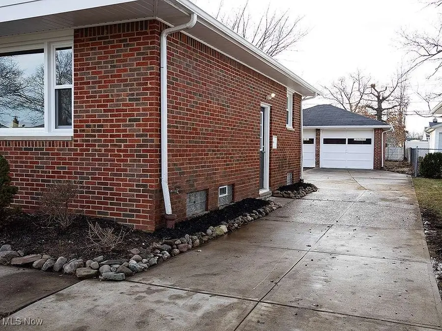 1296 Bonnie Lane, Mayfield Heights, OH 44124 - Image #2