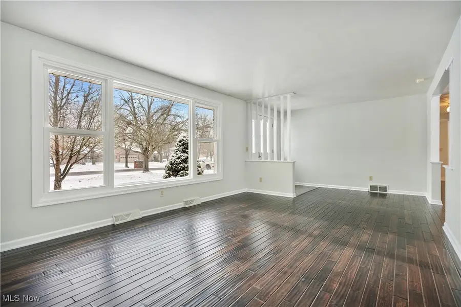 5125 Glenoak Ne Drive, Louisville, OH 44641 - Image #3