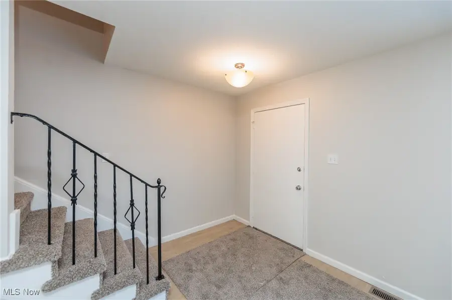 6919 N Parkway Drive, Middleburg Heights, OH 44130 - Image #2