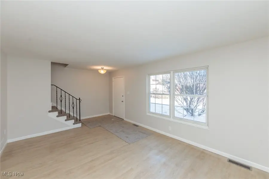 6919 N Parkway Drive, Middleburg Heights, OH 44130 - Image #3