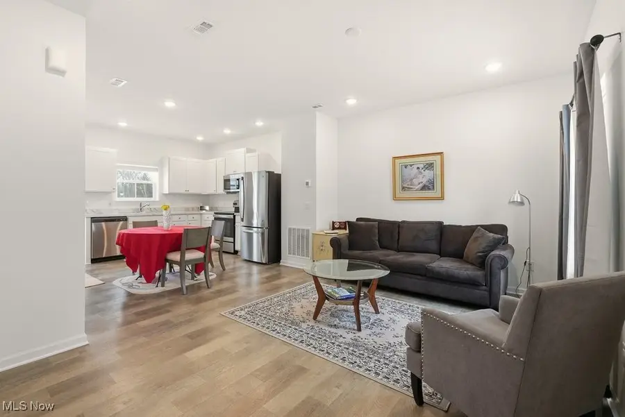 677 Crossings Lane, Akron, OH 44320 - Image #2