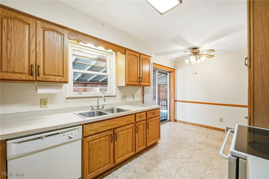 591 Breetz Drive, Campbell, OH 44505 - #2