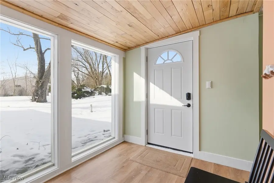 9800 Gleeson Drive, Valley View, OH 44125 - #3