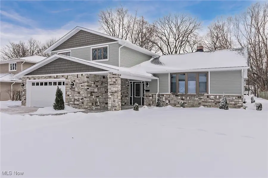 1939 Winchester Road, Lyndhurst, OH 44124 - Image #2