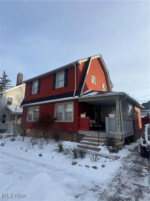 1521 Blossom Park Avenue, Lakewood, OH 44107