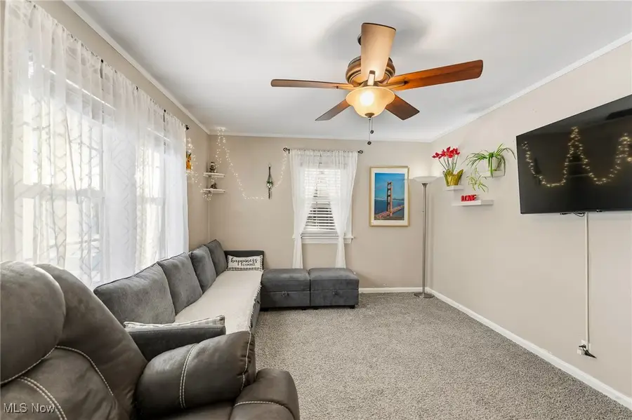 18 E Oakland Boulevard, Struthers, OH 44471 - #3