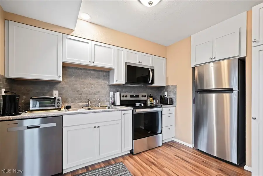 700 Lakeview Drive, Cortland, OH 44410 - #3