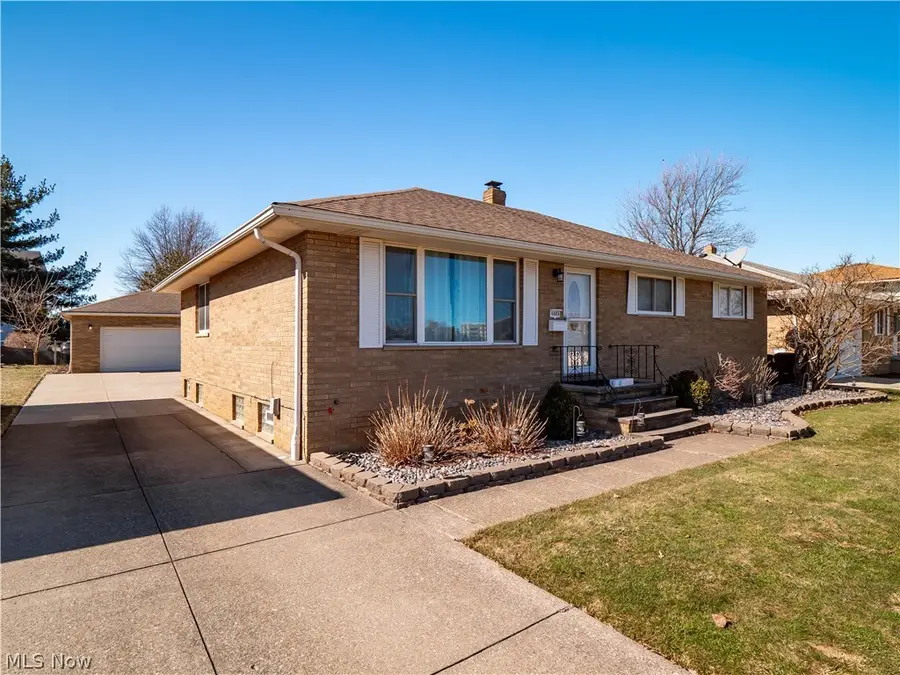 6886 Lynett Drive, Parma, OH 44129 - #2