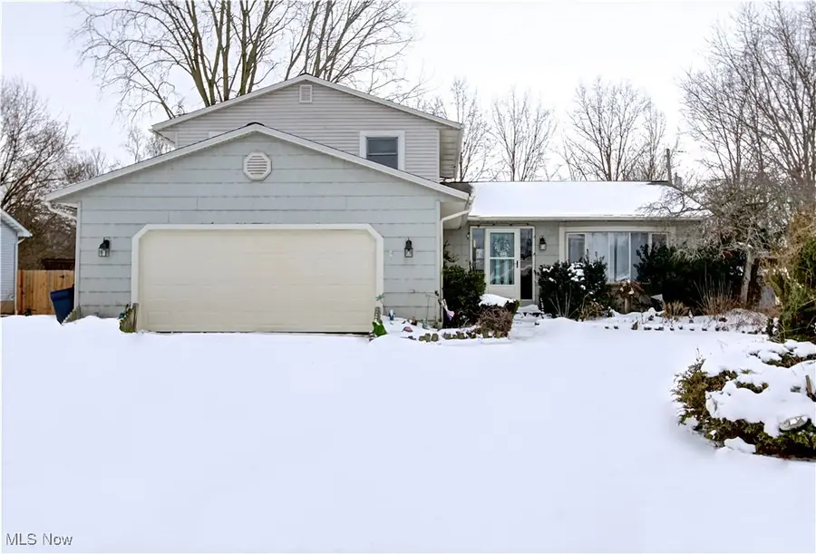 411 Oaknoll Drive, Amherst, OH 44001 - Image #2