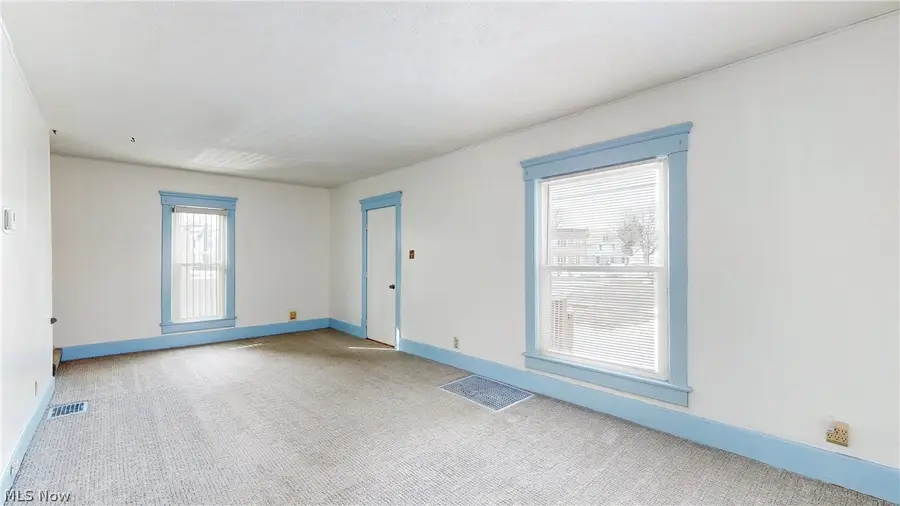 2411 8th Street, Cuyahoga Falls, OH 44221 - #3