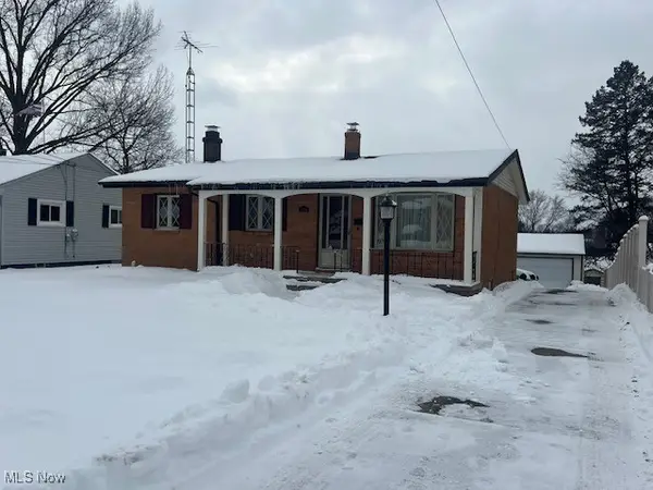 1124 Valley Nw Drive, North Canton, OH 44720