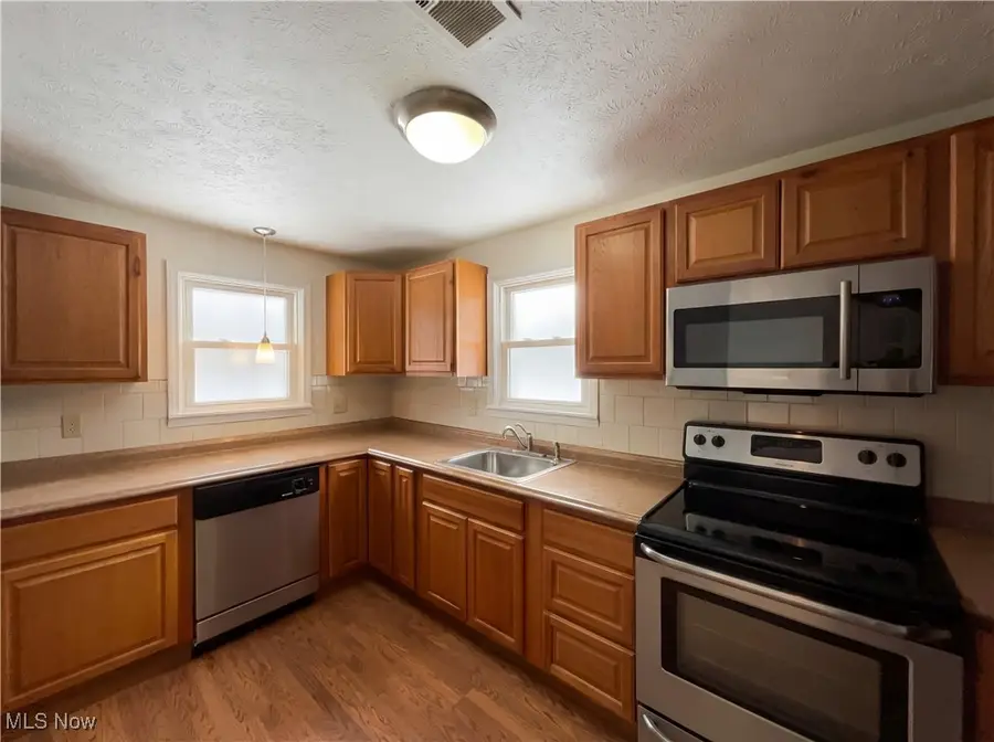 14895 Old Oak Drive, Strongsville, OH 44149 - Image #2