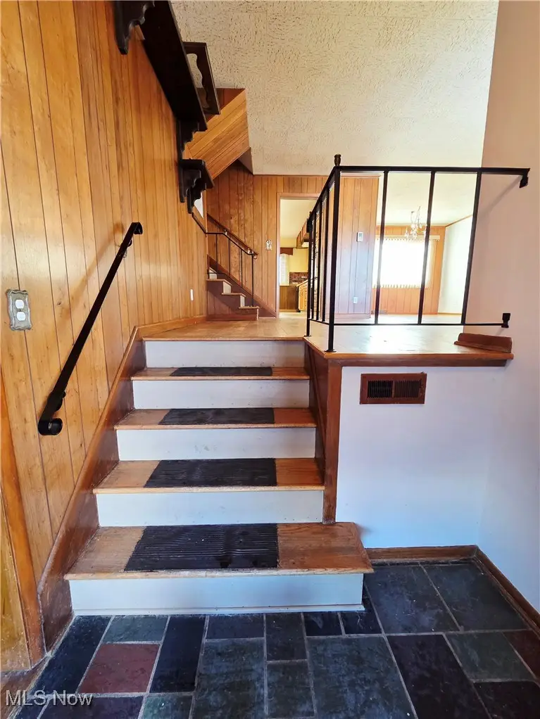 5507 Hollywood Drive, Parma, OH 44114 - #2