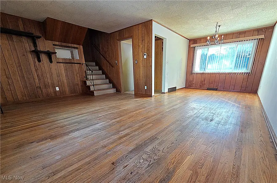 5507 Hollywood Drive, Parma, OH 44114 - #3