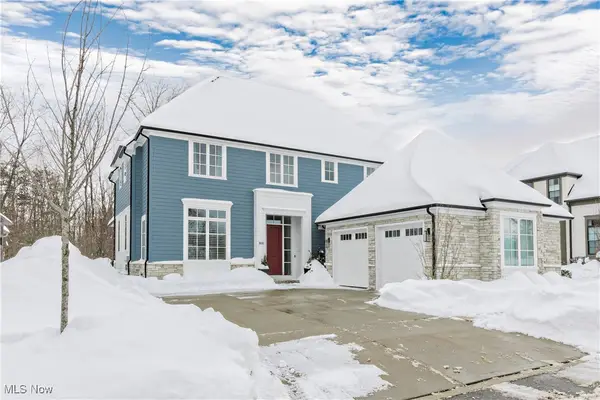 300 Woodridge Lane, Chagrin Falls, OH 44022