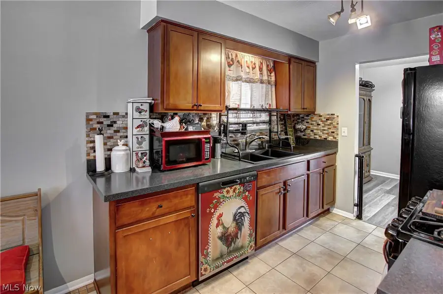 9559 Driftwood Drive, Olmsted Falls, OH 44138 - #3