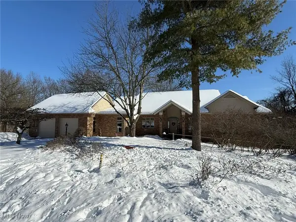 310 Hillcrest Ne Drive, New Philadelphia, OH 44663