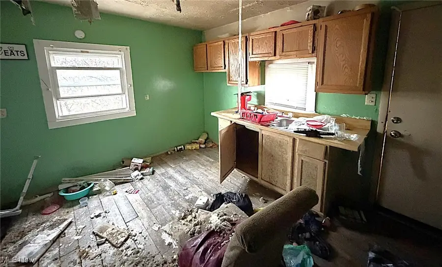 16901 Ridgeton Drive, Cleveland, OH 44128 - Image #3