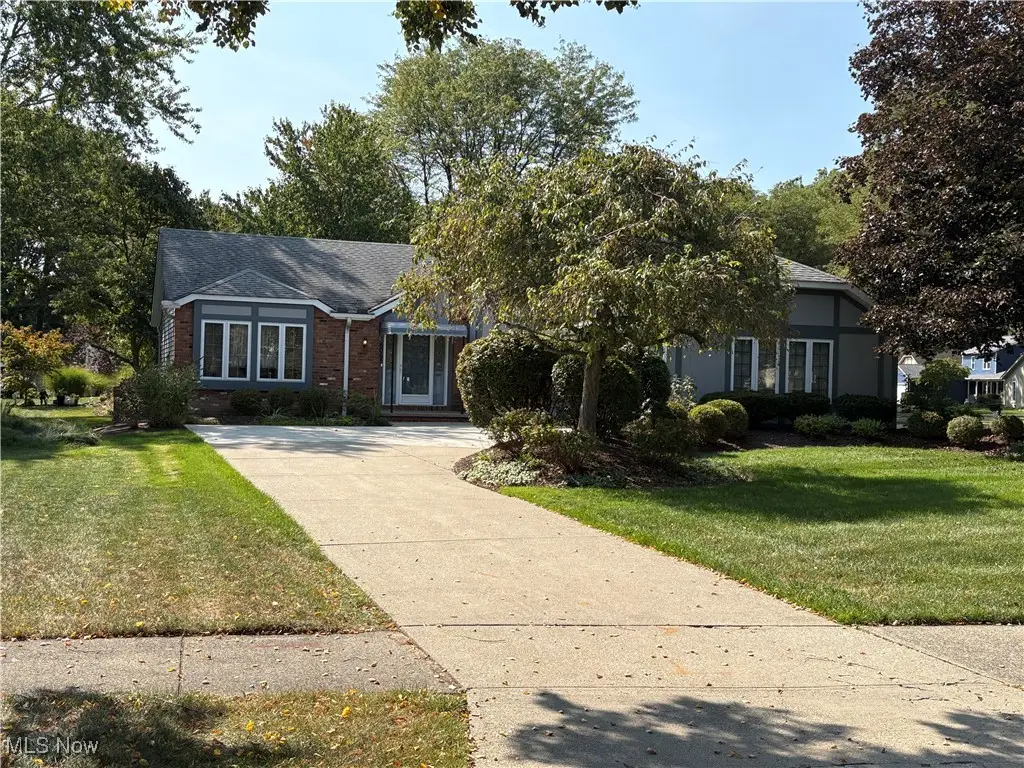 6065 Brook Circle, North Olmsted, OH 44070 - #1