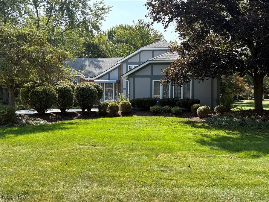 6065 Brook Circle, North Olmsted, OH 44070 - #3