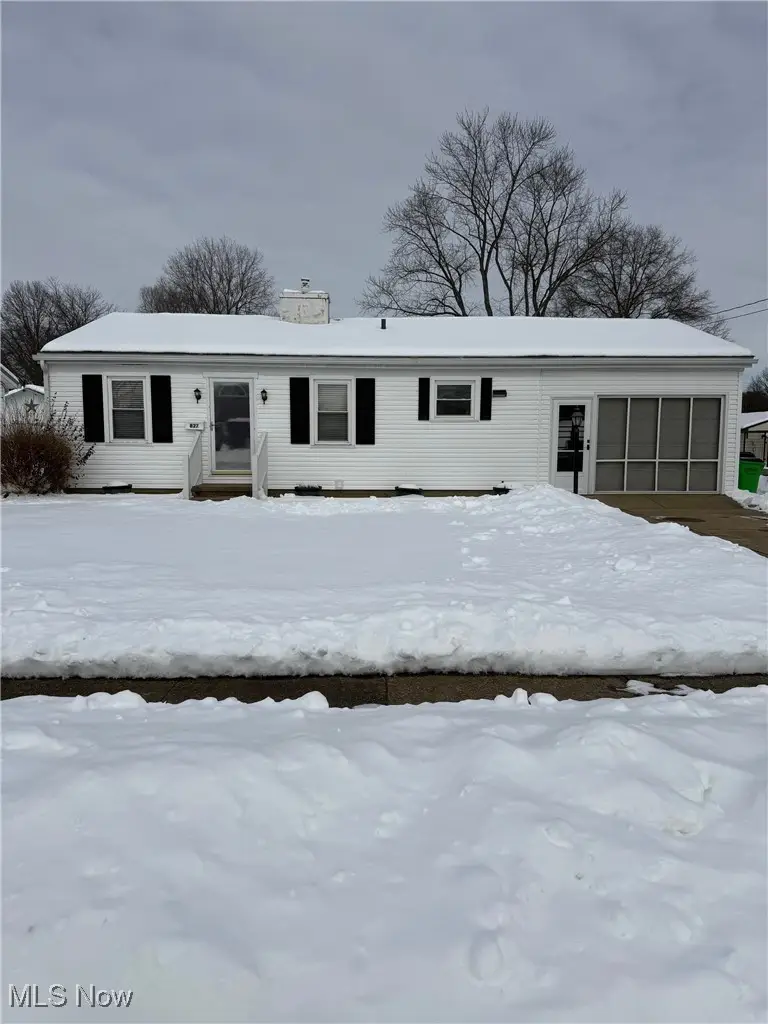 827 Lakeview Drive, Dover, OH 44622 - #1