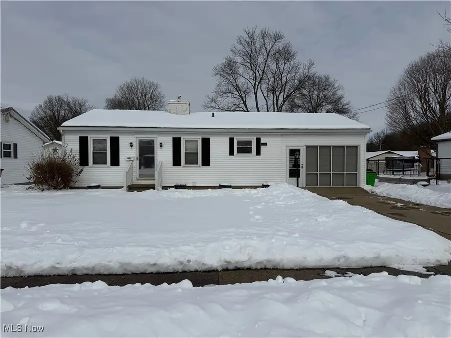 827 Lakeview Drive, Dover, OH 44622 - #2