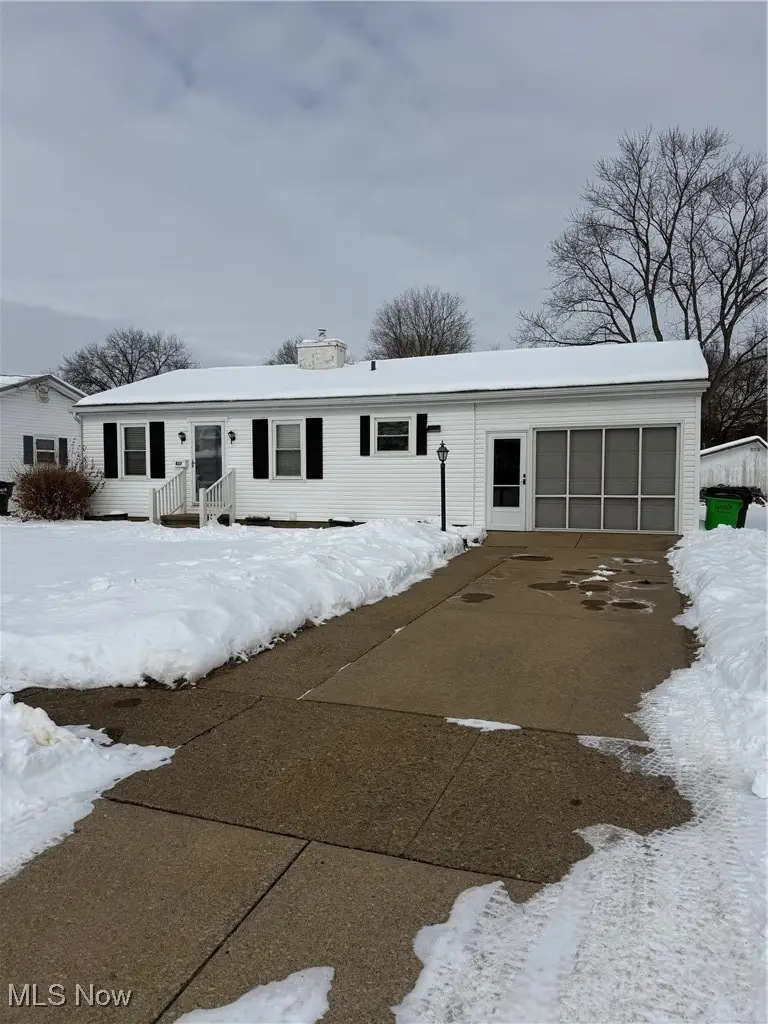 827 Lakeview Drive, Dover, OH 44622 - #3