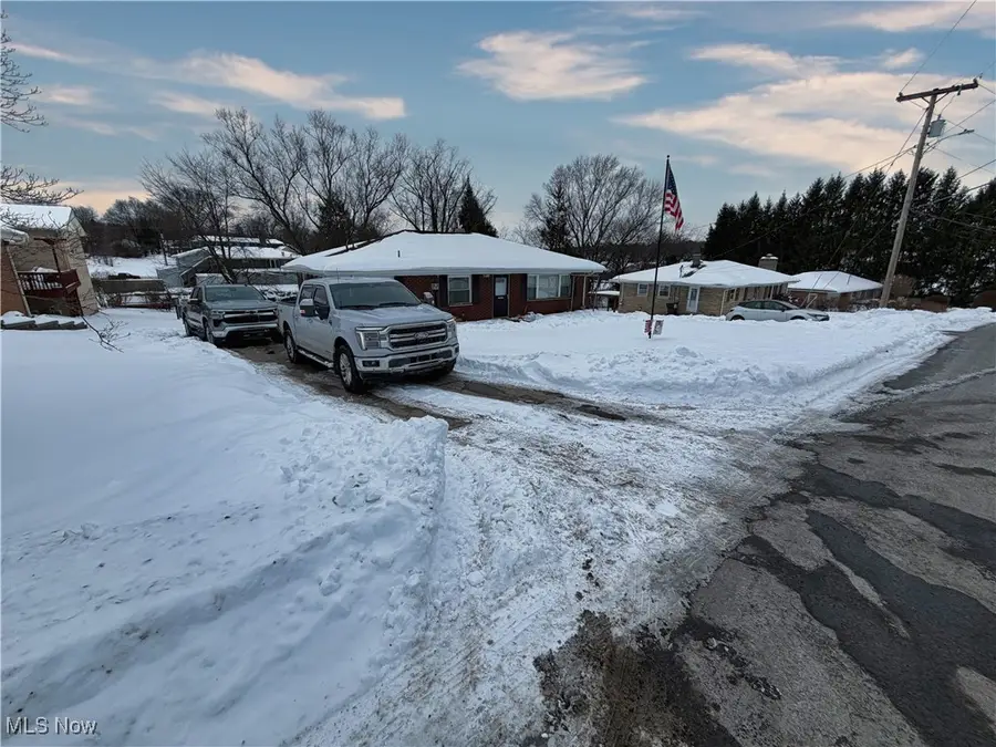 49221 S Meadowbrook Circle, East Liverpool, OH 43920 - #2