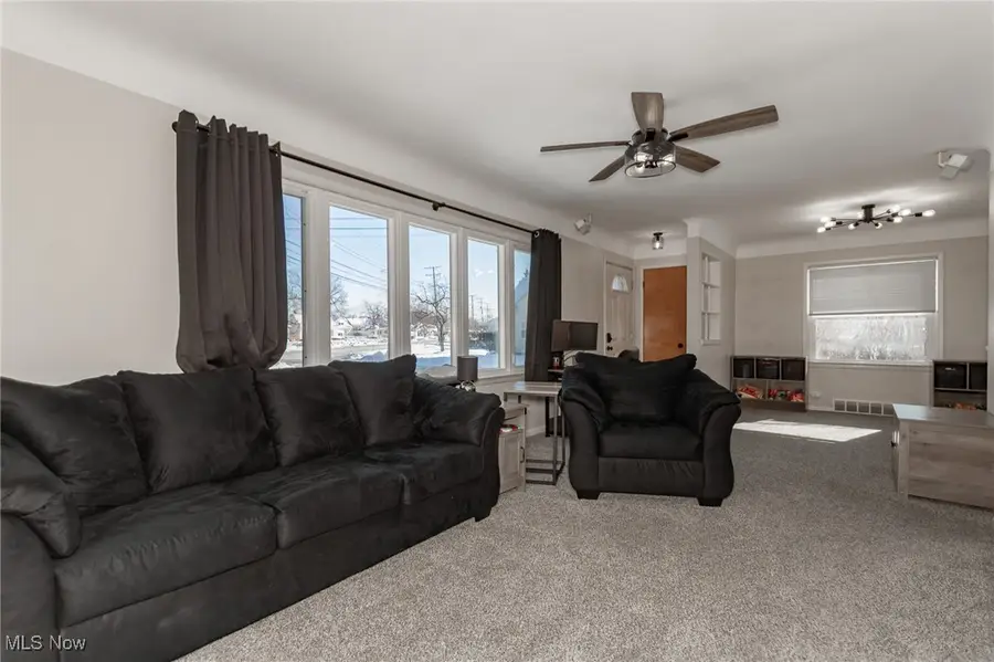 518 E 305th Street, Willowick, OH 44095 - #2