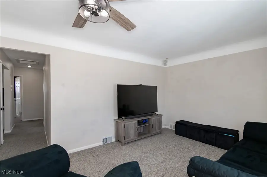 518 E 305th Street, Willowick, OH 44095 - #3