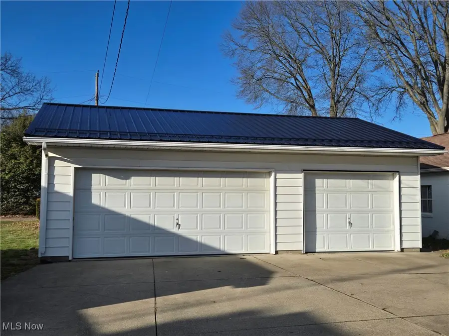 859 Orchard Nw Avenue, New Philadelphia, OH 44663 - #3