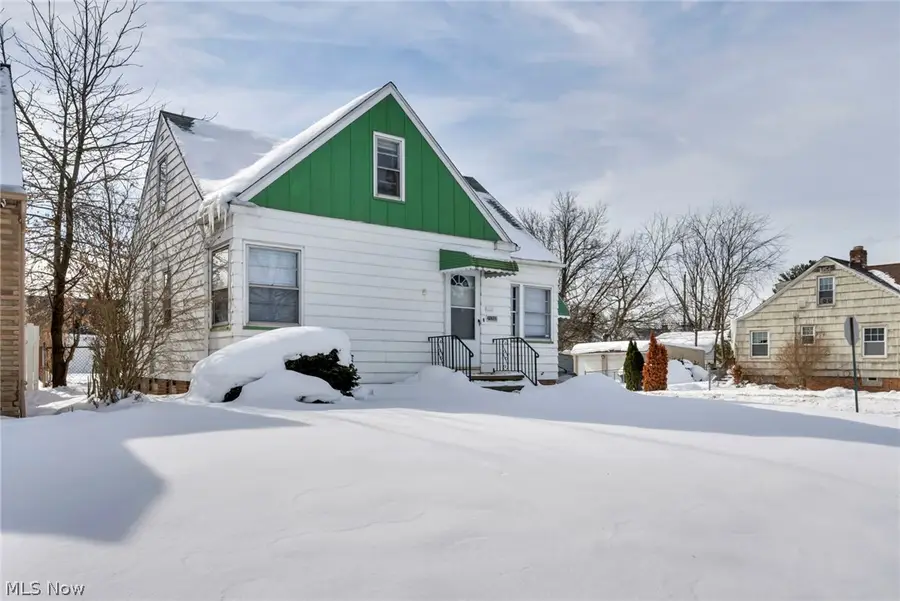 21202 Gardenview Drive, Maple Heights, OH 44137 - #3