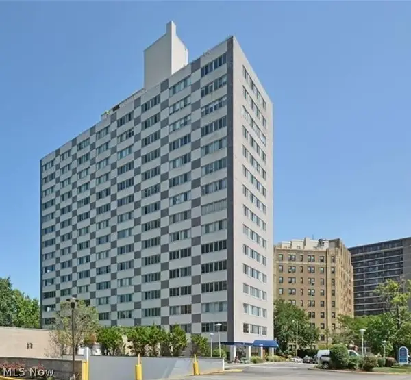 12520 Edgewater Drive #809, Lakewood, OH 44107