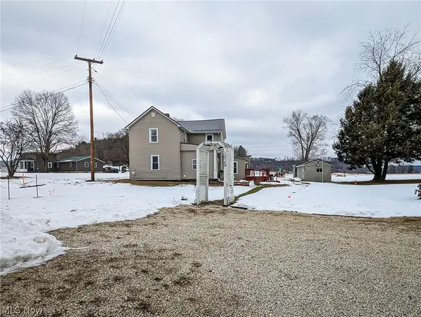 10748 State Route 258 Se, Uhrichsville, OH 44683