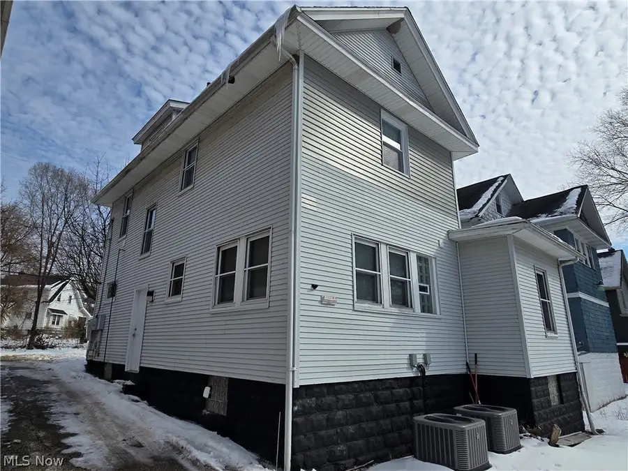 1268 Pondview Avenue, Akron, OH 44305 - #3