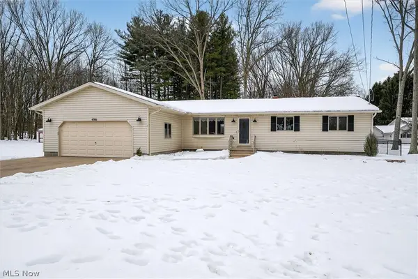4586 Everhart Drive, Green, OH 44720