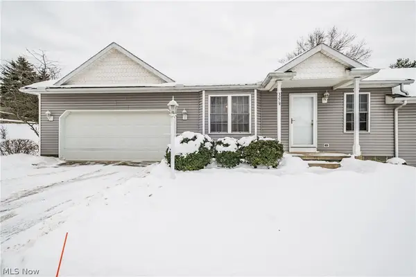 3278 Sumser Nw Street, North Canton, OH 44720