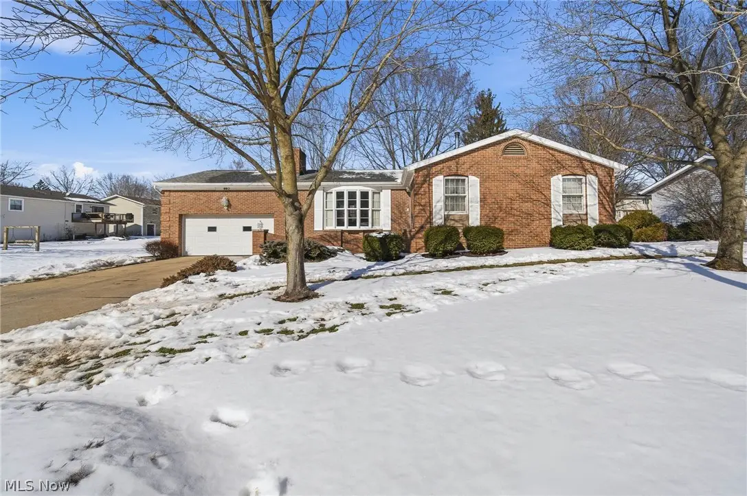 687 Lockwood Road, Barberton, OH 44203 - #1