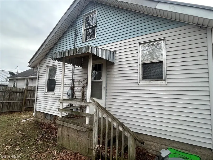 828 Grandview Avenue, Coshocton, OH 43812 - #3