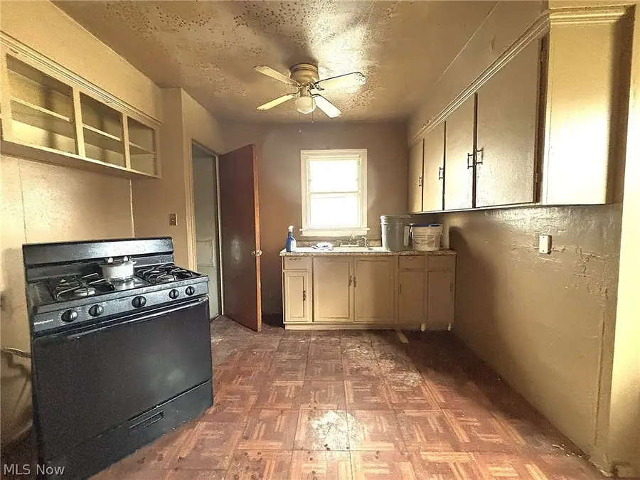 3927 E 153rd Street, Cleveland, OH 44128 - #3