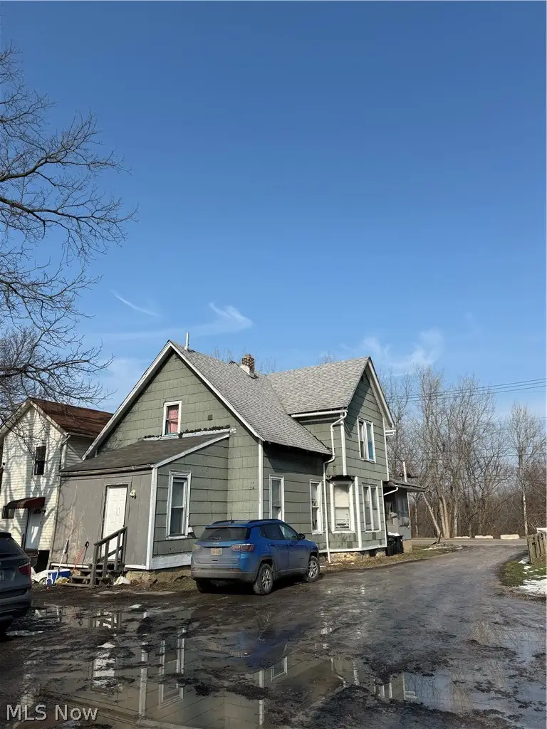 3835 Lake Avenue, Ashtabula, OH 44004 - #3
