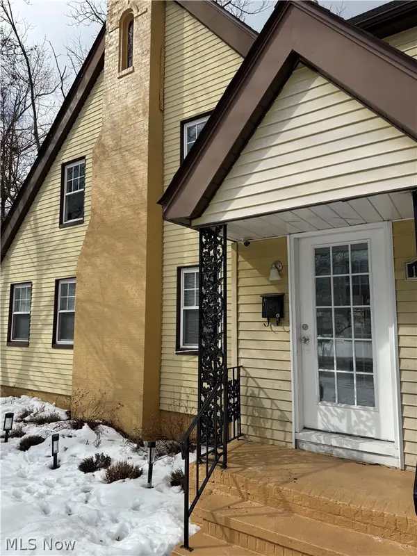 1068 Nela View Road, Cleveland Heights, OH 44112