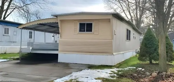 6610 Lear Nagle Rd #224, North Ridgeville, OH 44039