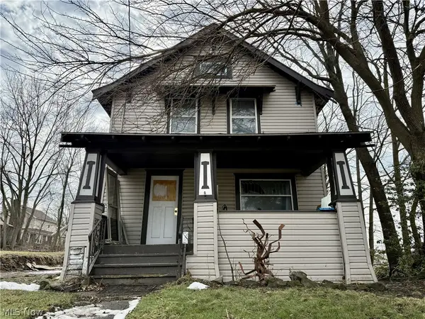 22 Brighton Drive, Akron, OH 44301